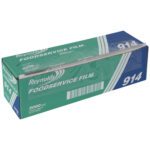 The green and blue box of Reynolds Foodservice Film - 18 x 2,000 features a cutting edge and is labeled with 914 and 2000 feet on the side.