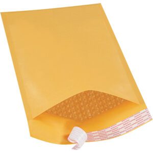 The 8 1/2 x 14 1/2 Kraft Lbs3 Self-Seal Bubble Mailers (100/Case) feature an open design revealing bubble wrap lining, a flap with a peel-and-seal adhesive strip and red instructions, ensuring secure closure for safe mailing solutions.