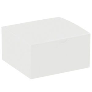 The MH-USA 5 x 5 x 3 White Gift Boxes, with a closed lid against a white backdrop, are unmarked and versatile for packaging or storage. Each case includes 100 boxes, perfect for bulk needs.