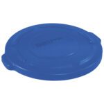 The Rubbermaid® Brute® Flat Trash Can Lid - 20 Gallon, Blue, features two side handles and the word “BRUTE” elegantly embossed on its top surface for functionality and style.