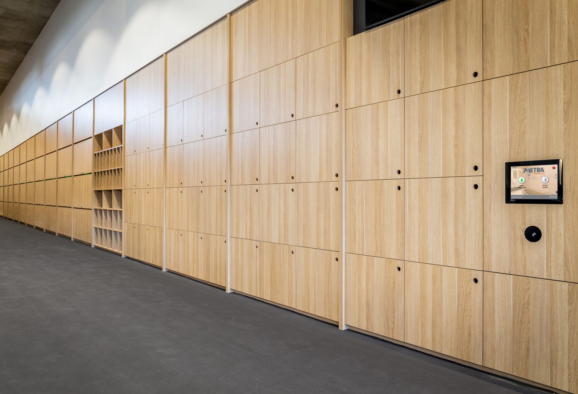 Smart Locker Systems with RFID and touchless access