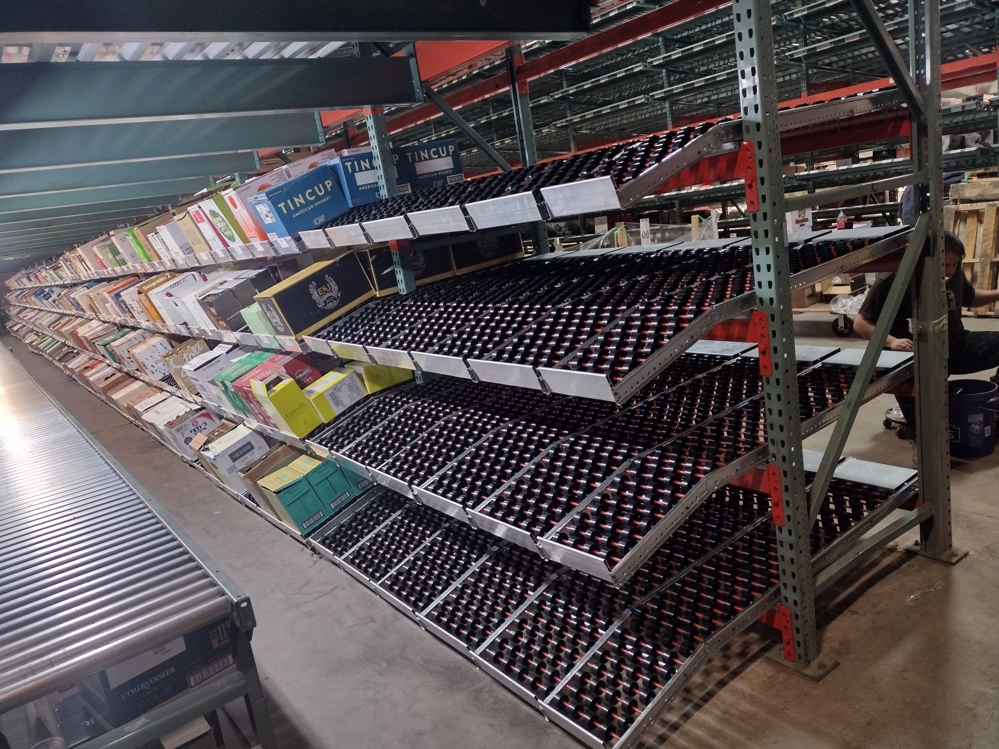 Bin fronts on carton flow shelving