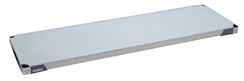 3mllewg0190xtpsfxegzwp5oh6c0rwiv.jpg An 18 x 60 flat, rectangular panel, light gray with a textured surface, resembling the MetroMax i MX1860F Plastic Industrial Shelf with Solid Mat, has slightly raised black corners and a side label suggesting an electronic or industrial function.