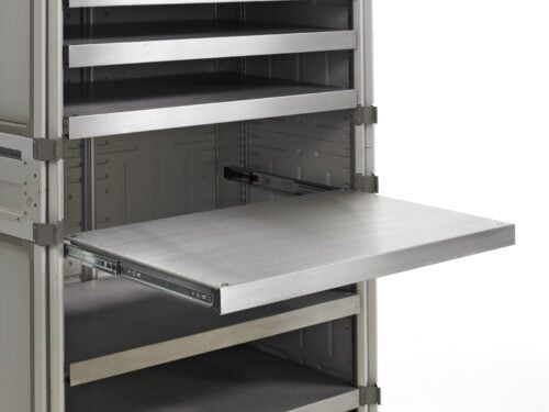 b5x4ehl94is5ojy42zzp67xpo0p8ymgx.jpg The Metro SXR2416FSQ-KD Starsys XD Solid Surface Shelving, Fixed, for Single Wide Cabinets is a metal server rack with multiple shelves, including a sliding rail pull-out. The empty rack is set against a plain white background.