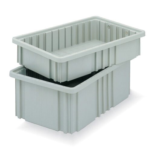 d28f431zp8t07p83h5zvfqq5u80utf1d.jpg Two light gray Metro TB92035NAT-LX Lodgix 3 (76mm) large capacity totes, featuring ribbed sides, square corners, and slightly indented bottoms, are stacked inside each other against a plain white background.