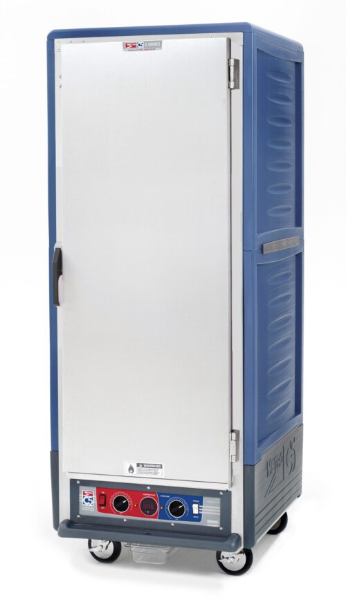 The Metro C539-CXFS-L-BU C5 3 Series insulated holding/proofing cabinet features Lip Load Aluminum Slides, a full-length solid door, operates at 220-240V and 50/60Hz, and has a sturdy wheeled design. Its blue and gray with a left-sided handle and control dials at the bottom.