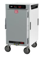 The Metro HBCN8-DS-M HotBlox Narrow 8-Pan Insulated Mobile Holding Cabinet features a digital touchscreen controller, 875W heating, and NEMA 5-15P plug. Its designed for easy transport with four wheels and a side handle for efficient use.