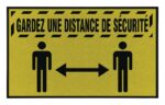 A yellow Justrite Mat displays a black silhouette of two people with an arrow, reading GARDEZ UNE DISTANCE DE SÉCURITÉ above, bordered by black caution lines as a sleek reminder to keep a safe distance.