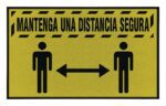 The Justrite Mat, 194 Span Keep Distance 3X5, includes a striking black warning that reads MANTENGA UNA DISTANCIA SEGURA, accompanied by two stick figures with a double-headed arrow between them to emphasize maintaining distance.