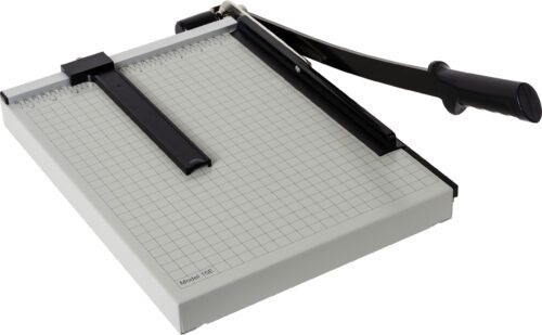 Dahle_Vantage__15e_Guillotine.jpg The Dahle Vantage® 15e Trimmer, with a 15 cut length, features a grid-marked base and long black handle for precision. Measurement markings and a right-side cutting arm enhance accuracy and convenience. Sold in cases of 5.