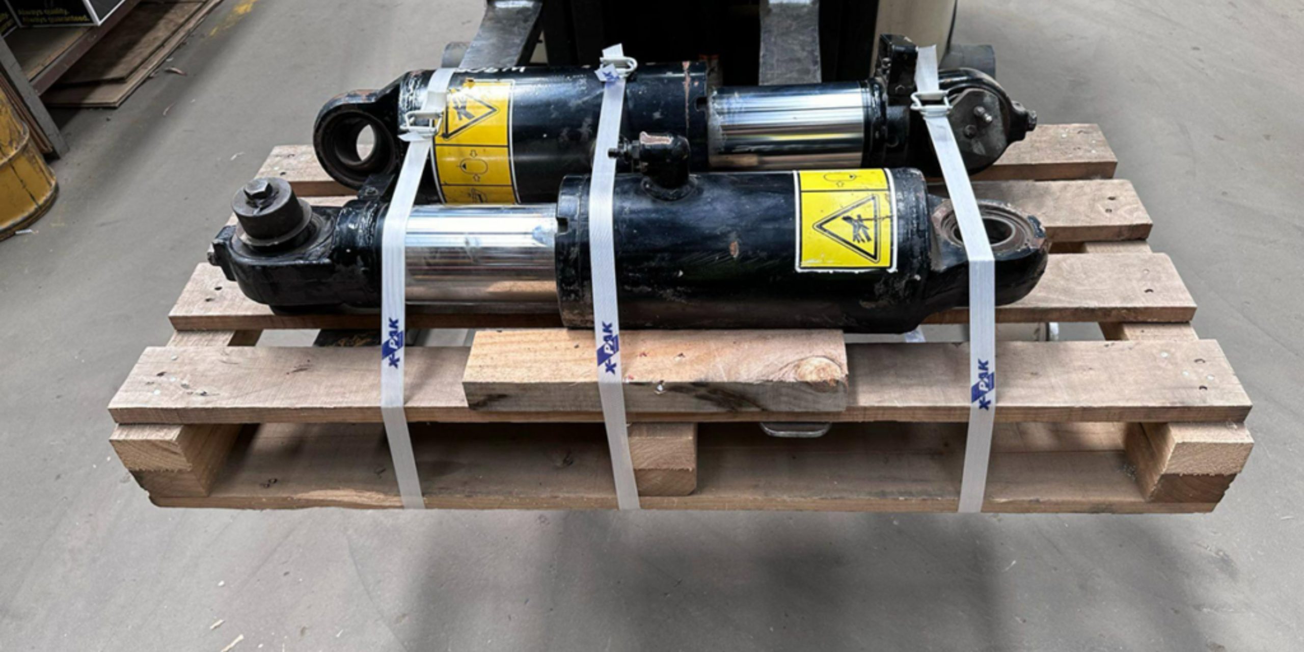 Heavy-duty sealing and strapping equipment for bulk shipping operations