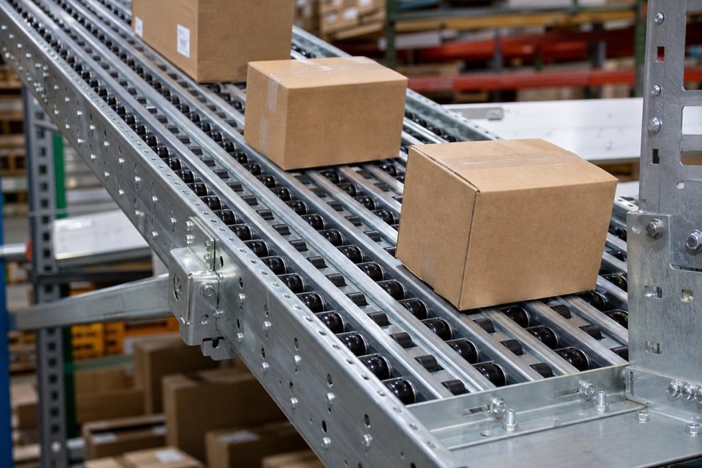 Skatewheel carton flow track
