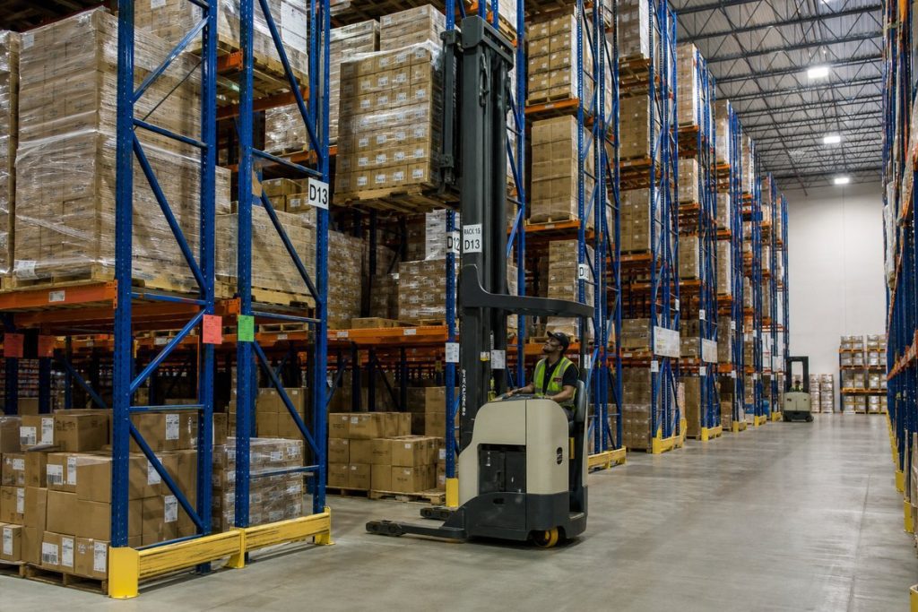 Double deep rack in 3PL warehouse