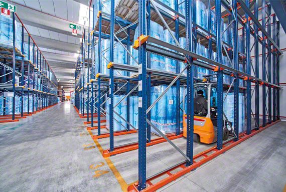 Pallet placement operation in drive-in rack system