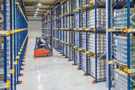 Drive-in rack system optimizing warehouse space