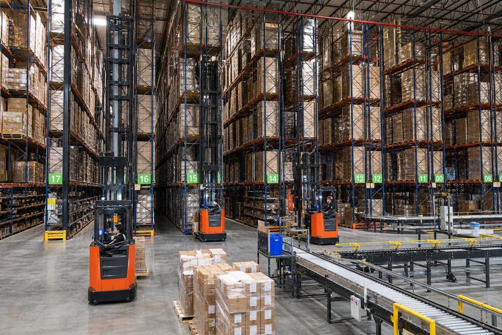 Narrow aisle in distribution center