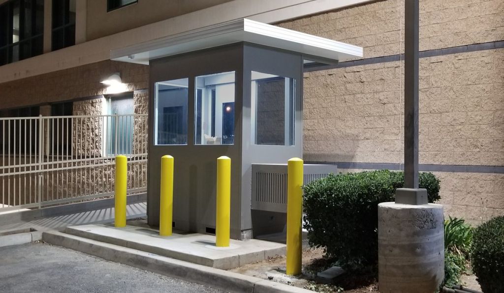 Ballistic rated UL 752 guard booth at a secured entrance