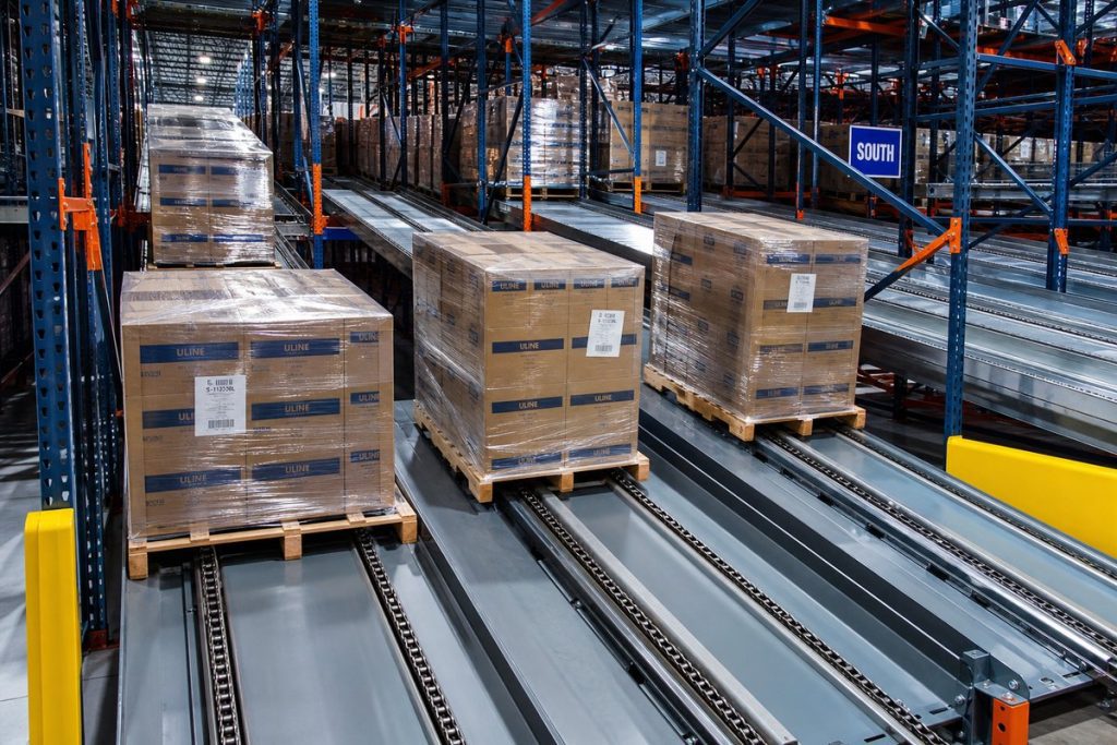 Chain-driven pallet flow system
