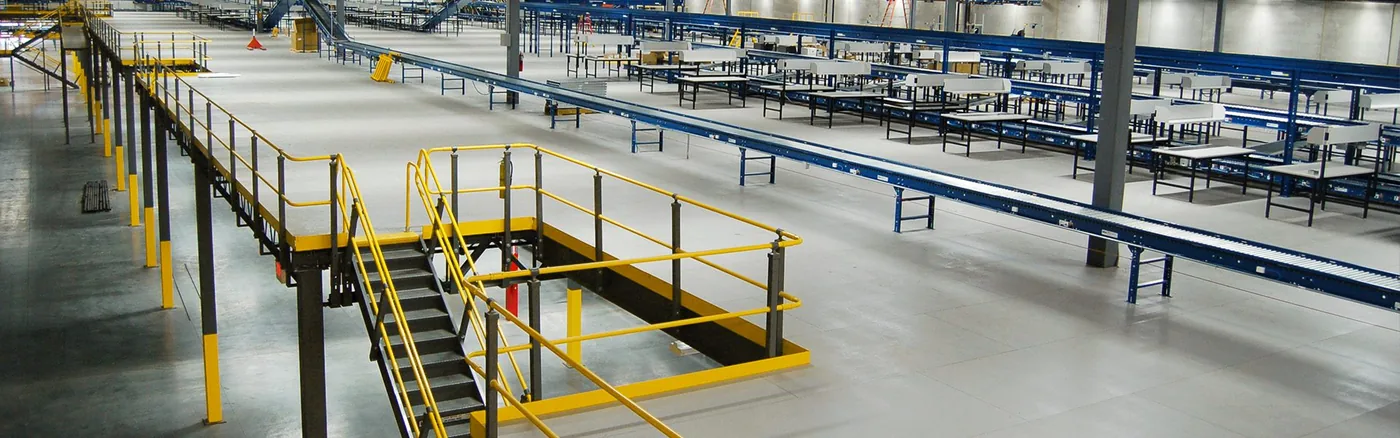 Free-standing structural steel mezzanine in a distribution center