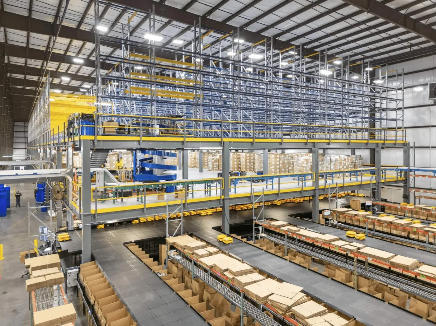 Rack-supported mezzanine deck built over pallet racking