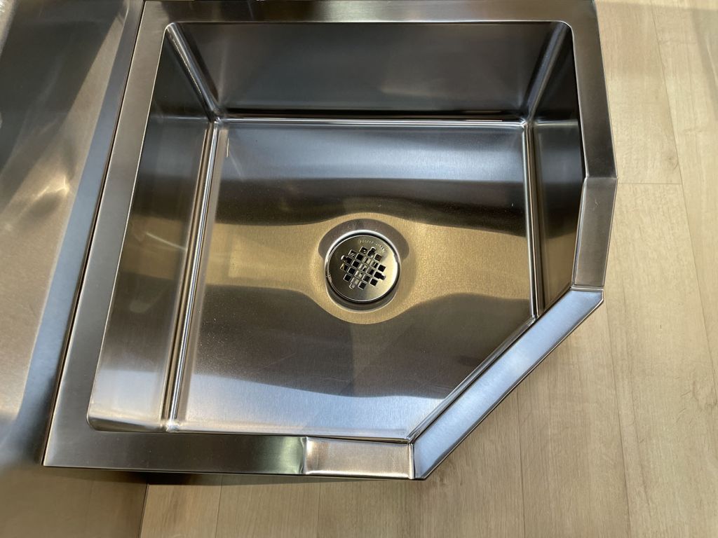 Corner mop sink with five-sided construction and dropped front edge for bucket dumping