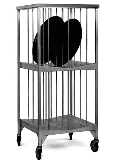 Vertical oval tray rack for staging dining room and banquet trays